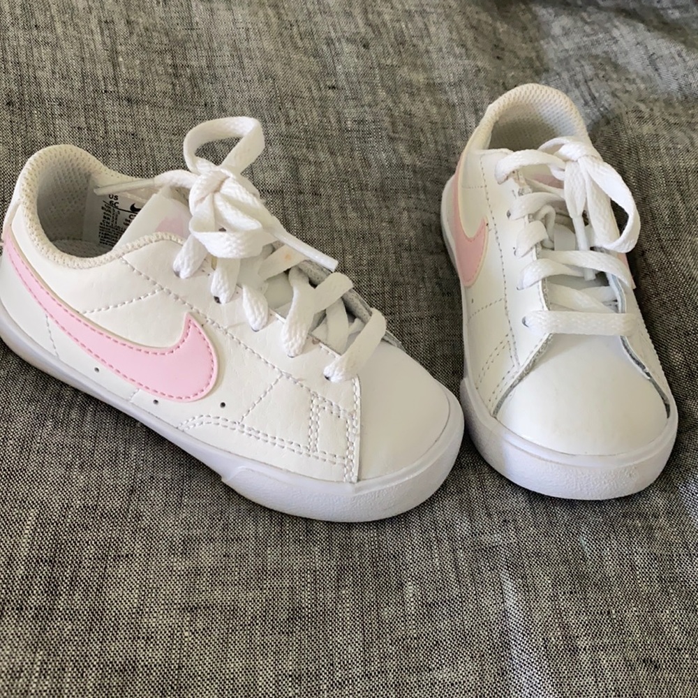 Toddler Nike sneakers